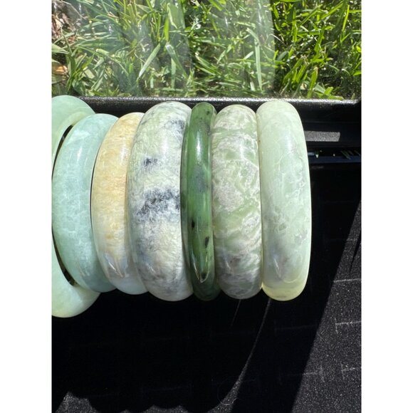 Lot of 16 Jade Bangle Bracelets - 730 grams - Vintage Jewelry Store Closeout Lot - Picture 9 of 9